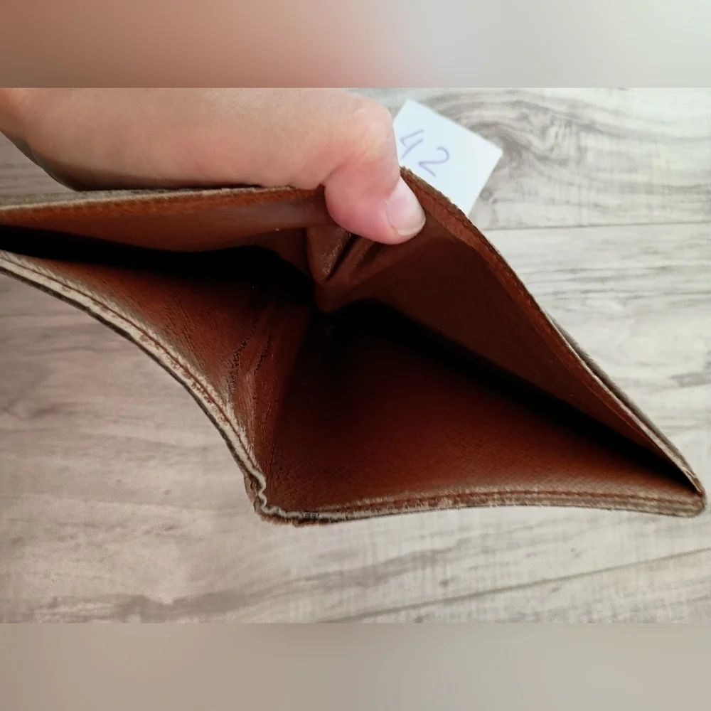 Louis Vuitton Monogram Bi Fold Wallet